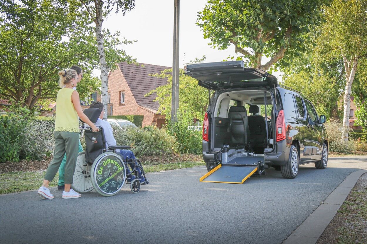 Le Citroën Berlingo aménagé handicap est une voiture idéale pour les familles de 4 ou 5 personnes