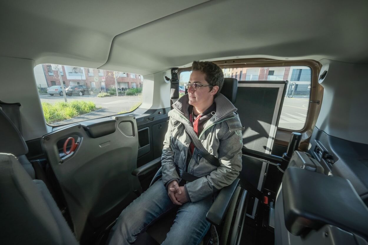 Le Volkswagen nouveau Caddy Maxi peut accueillir une personne en fauteuil roulant manuel ou électrique