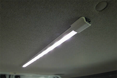 Pour des trajets en minibus TPMR plus agréables et confortables lorsqu'il fait nuit, optez pour l'éclairage LED ! Pour des trajets en minibus TPMR plus agréables et confortables lorsqu'il fait nuit, optez pour l'éclairage LED !