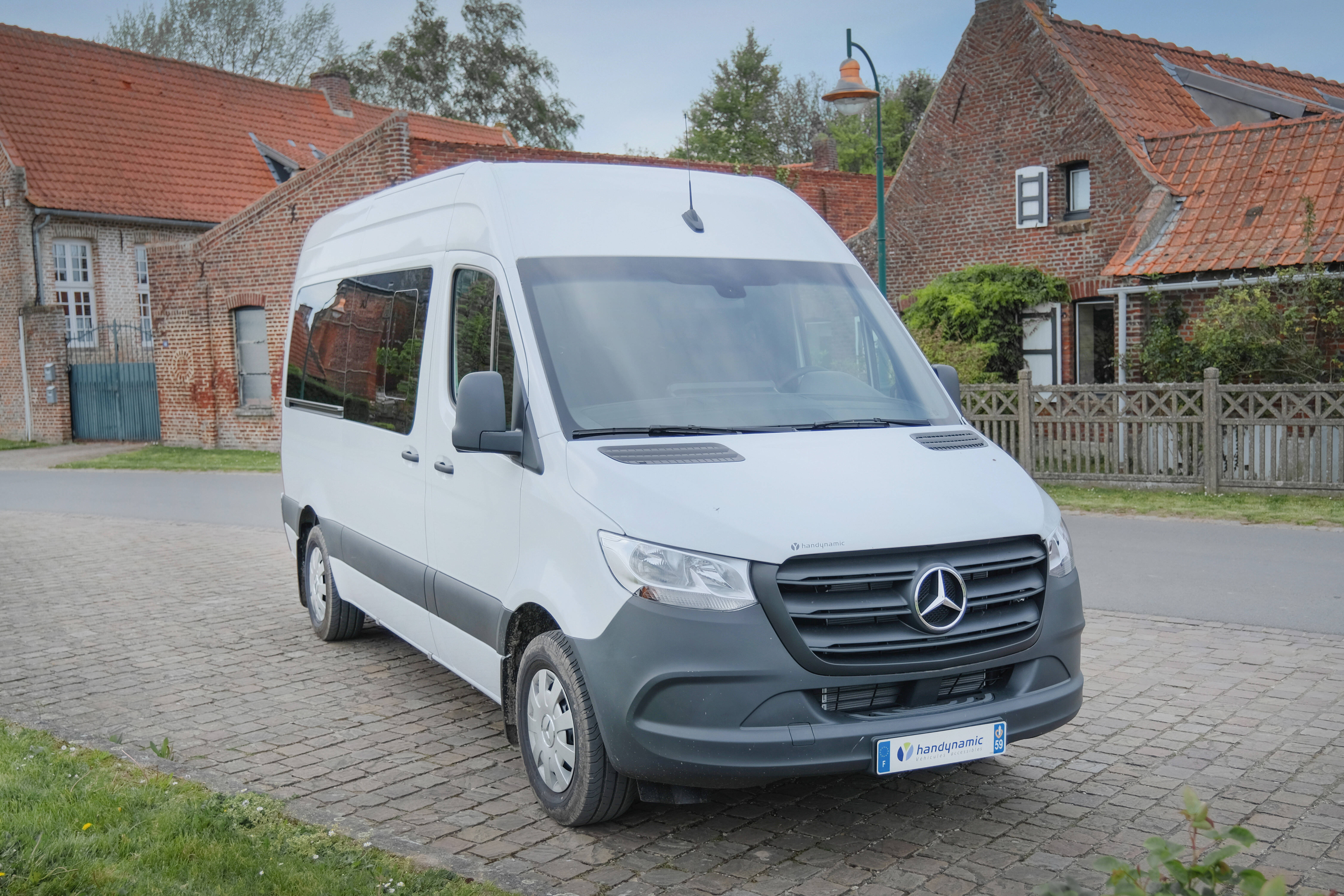 Découvrez le meilleur des minibus TPMR, le Mercedes Sprinter 37S Triflex Easy !