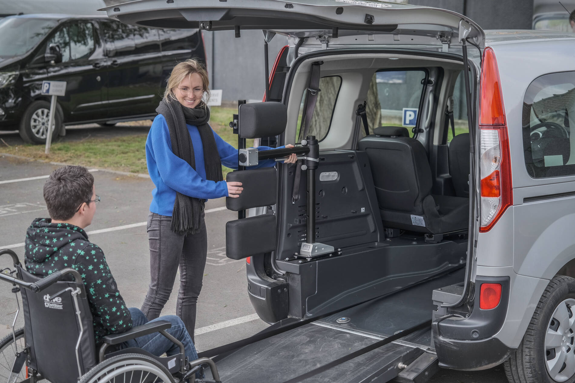 Comment charger et ranger votre fauteuil roulant en voiture ?