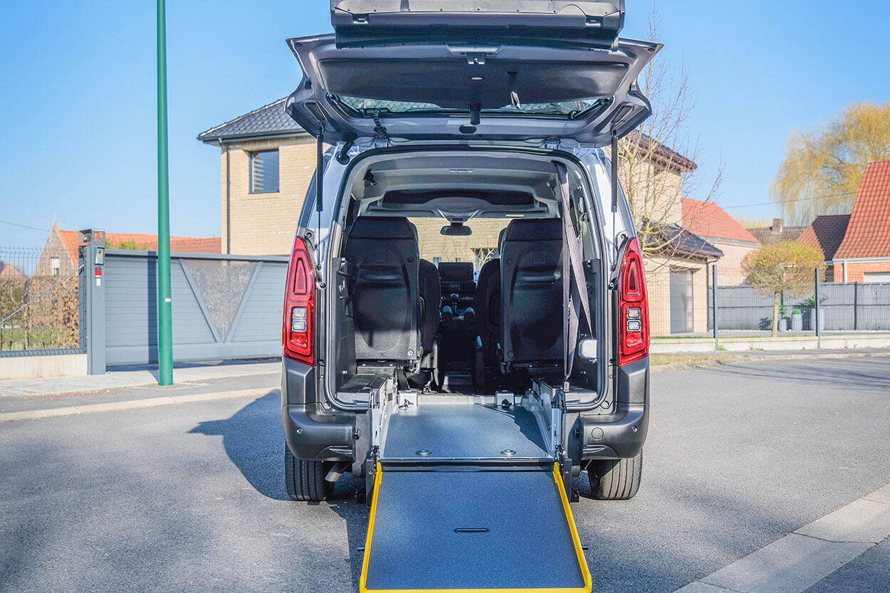 Le Berlingo Maxi Friendly est équipé d'un décaissement généreux pour le proche handicapé