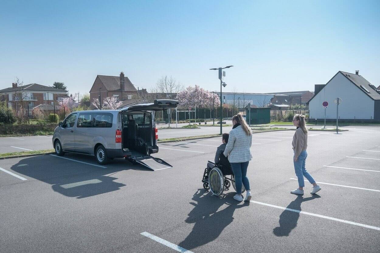 Offrez des trajets propres à vos passagers avec le Citroën ë-Jumpy long TPMR Xtra 100 % électrique