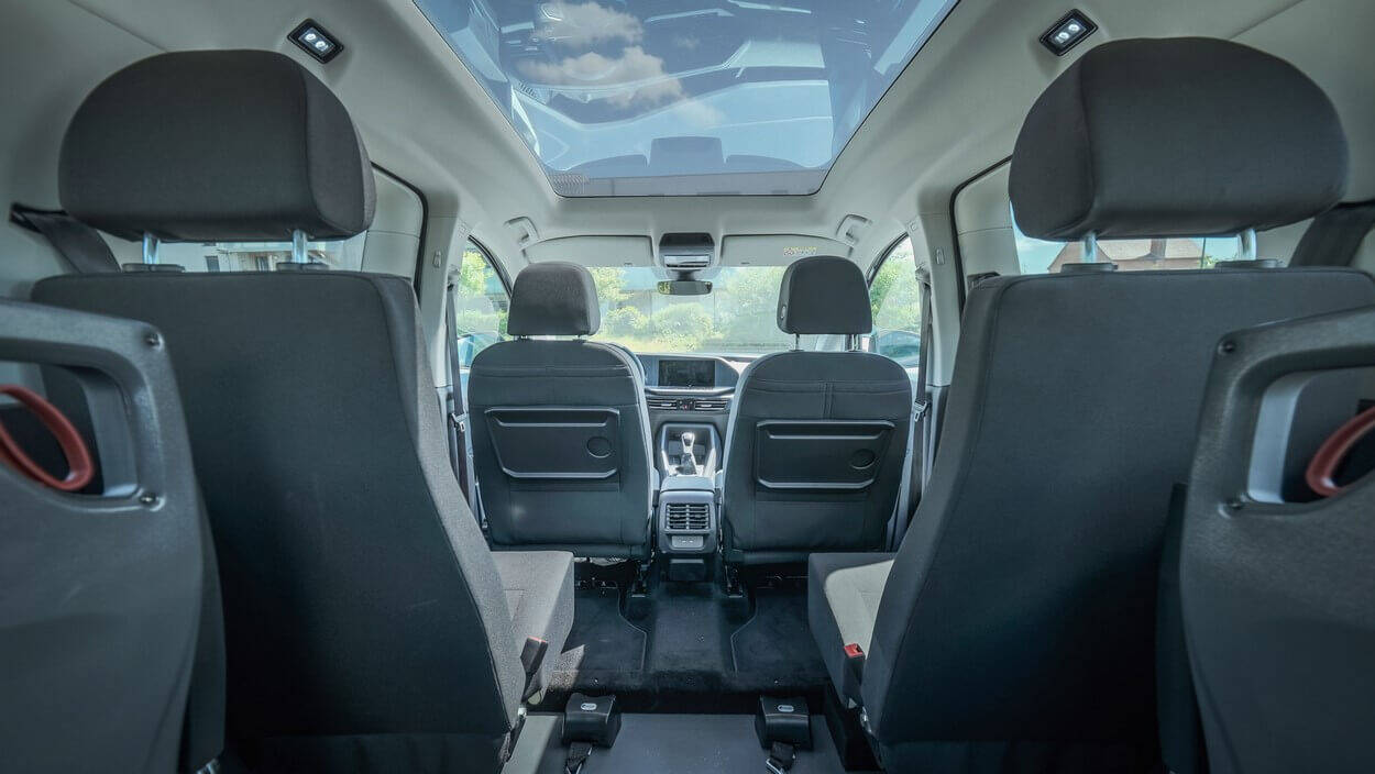 En fonction de la finition et des options, le Caddy peut être équipé d'un toit panoramique