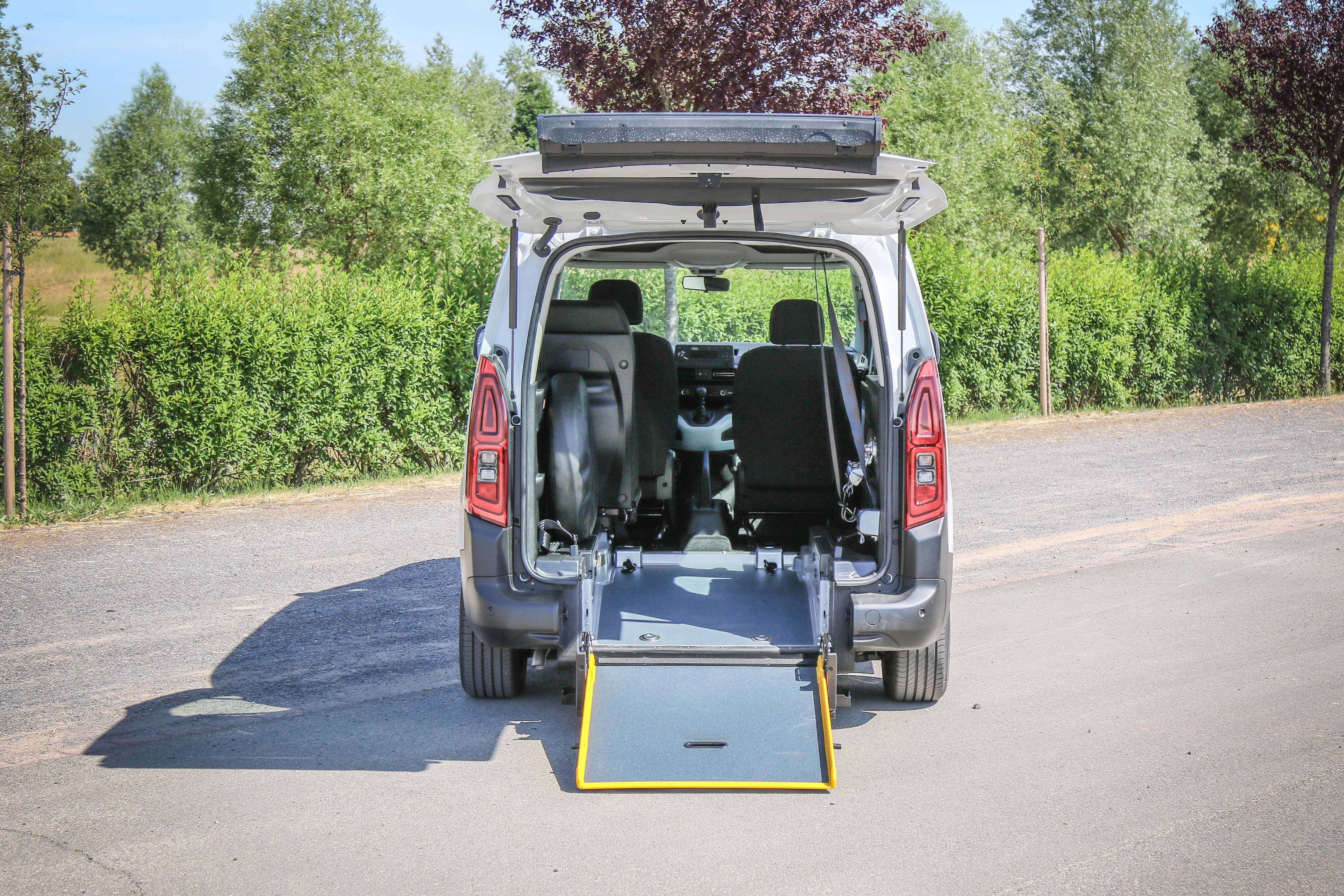 Le décaissement large et profond de ce Citroën Berlingo confère une grande convivialité à vos trajets