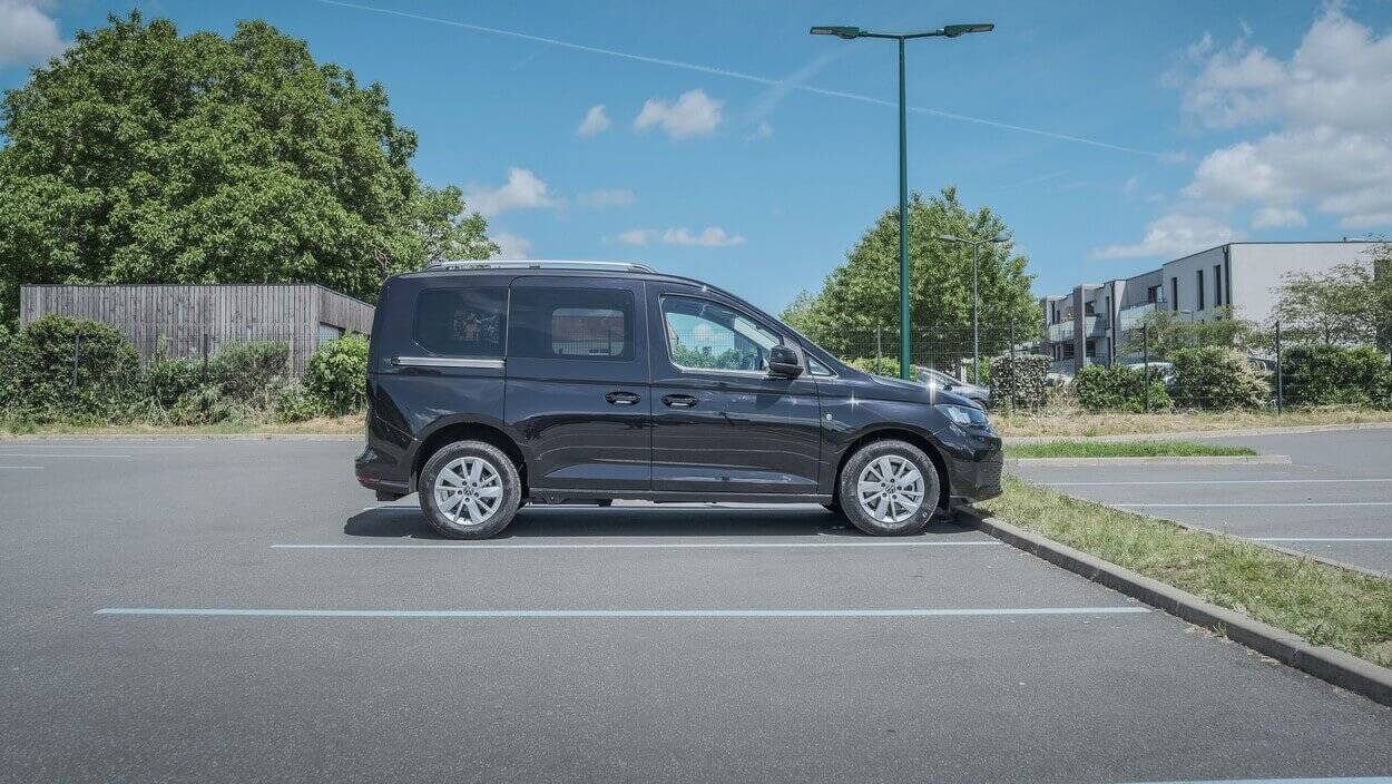 Le Caddy TPMR Xtra propose une grande accessibilité dans un gabarit restreint