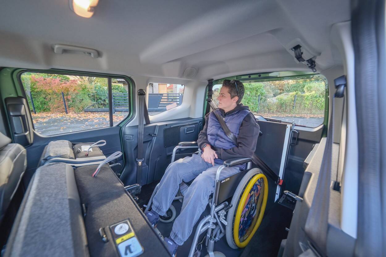 En fonction de la largeur du fauteuil, vous pouvez rabattre l'intégralité de la banquette pour profiter de toute la longueur du décaissement