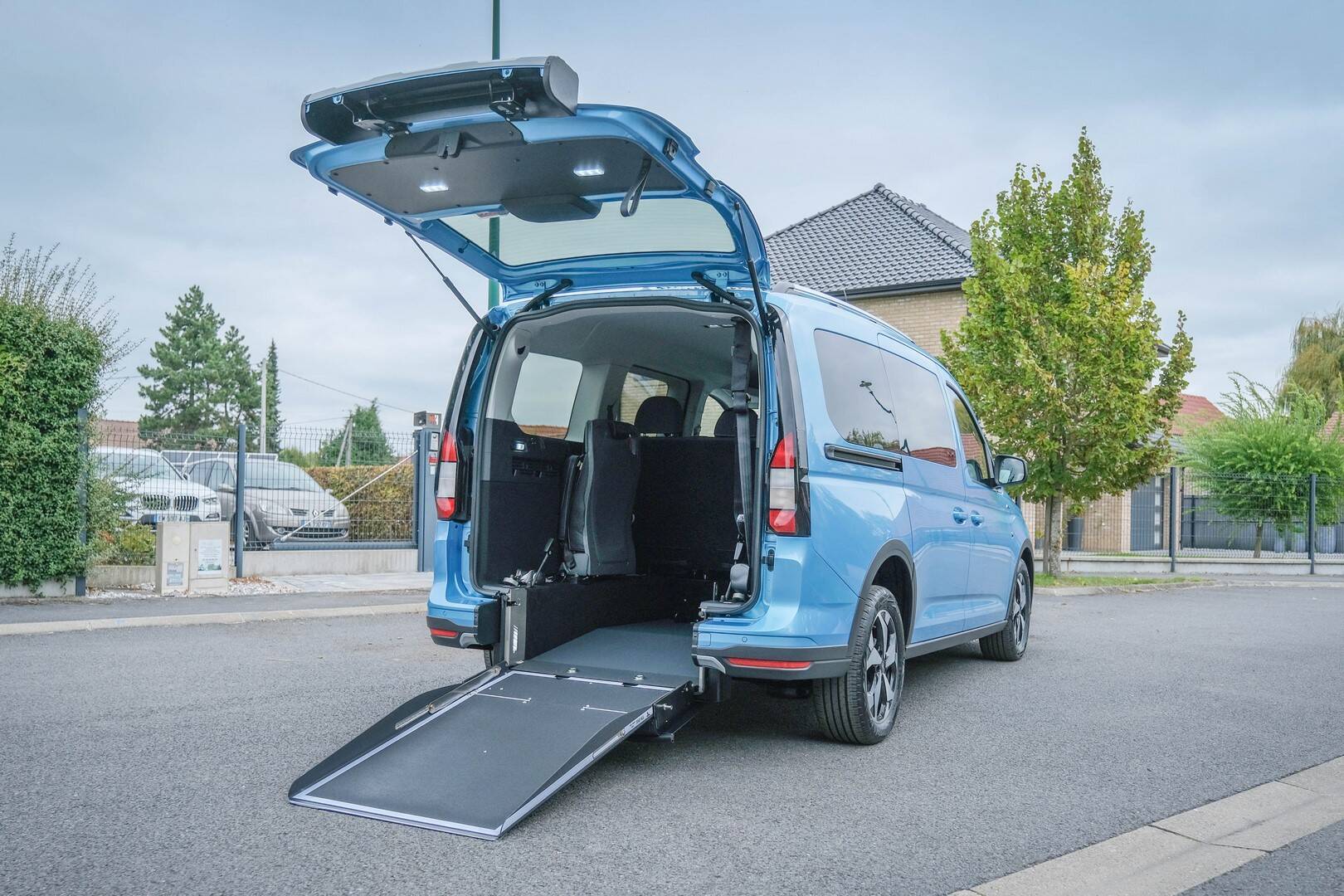 Le Ford Grand Tourneo Connect est équipé d'un décaissement arrière qui offre un bel espace