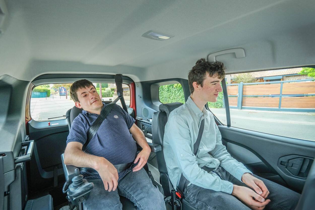 La convivialité est au rendez-vous à bord du Renault Kangoo aménagé SlidAccess !