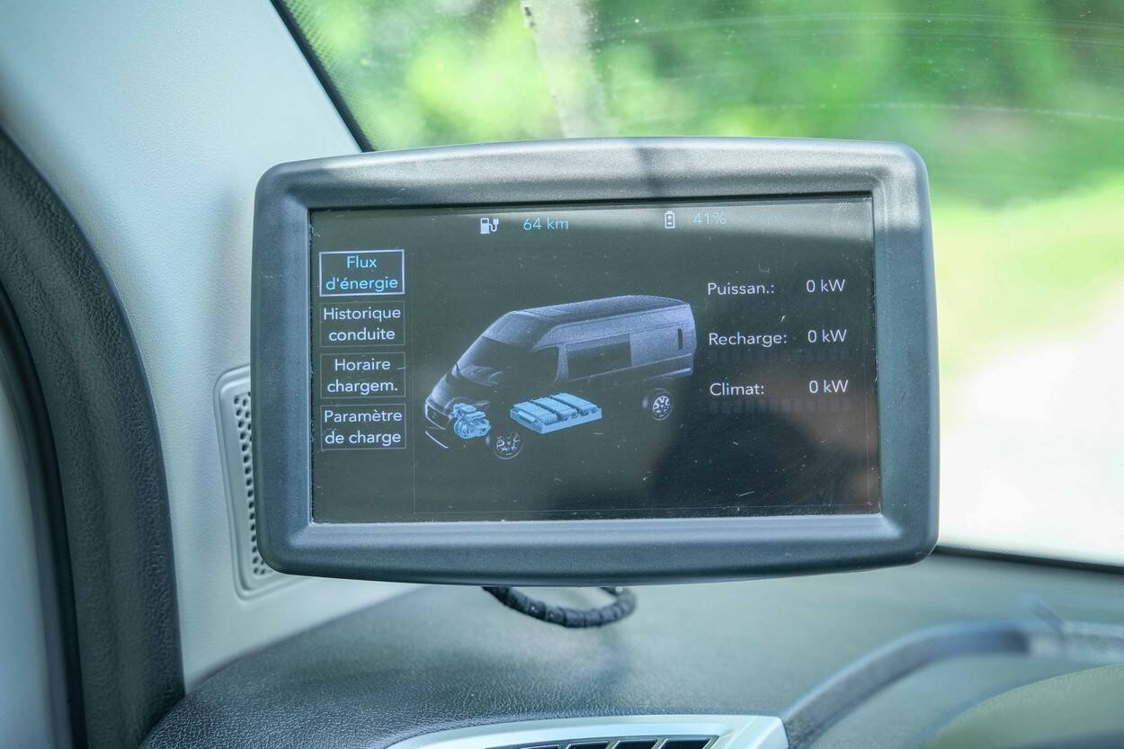 Un écran dédié vous indique l'utilisation de la batterie et tous les réglages liés à la motorisation électrique