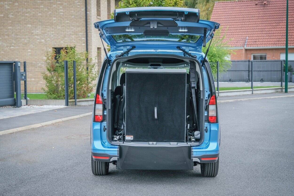 Cette rampe d'accès un volet se déploie facilement et rapidement