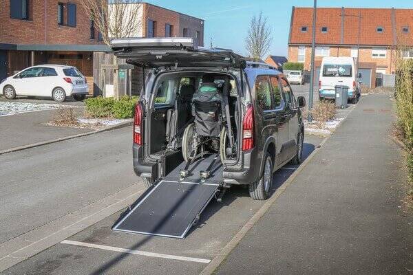 Besoin d'un ludospace accessible et modulable pour votre profession ? Le Rifter TPMR Maxi Family est taillé pour la route ! Besoin d'un ludospace accessible et modulable pour votre profession ? Le Rifter TPMR Maxi Family est taillé pour la route !