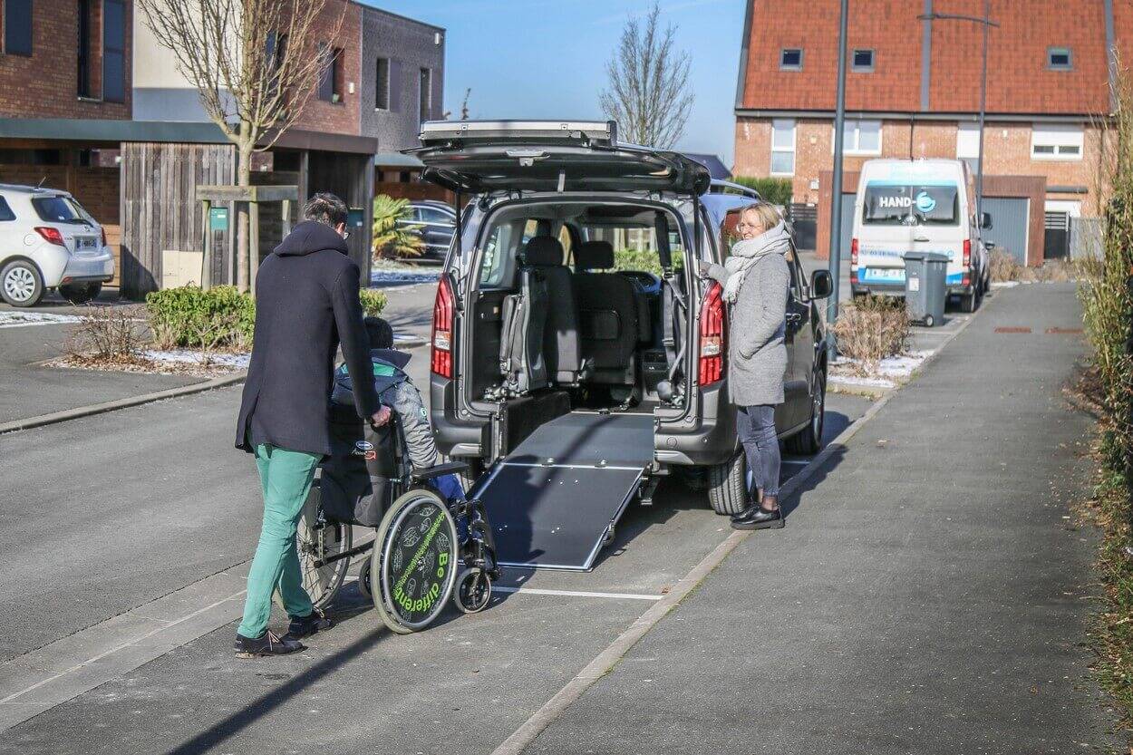 Le Peugeot Rifter TPMR Maxi Family permet d'accueillir un passager à mobilité réduite