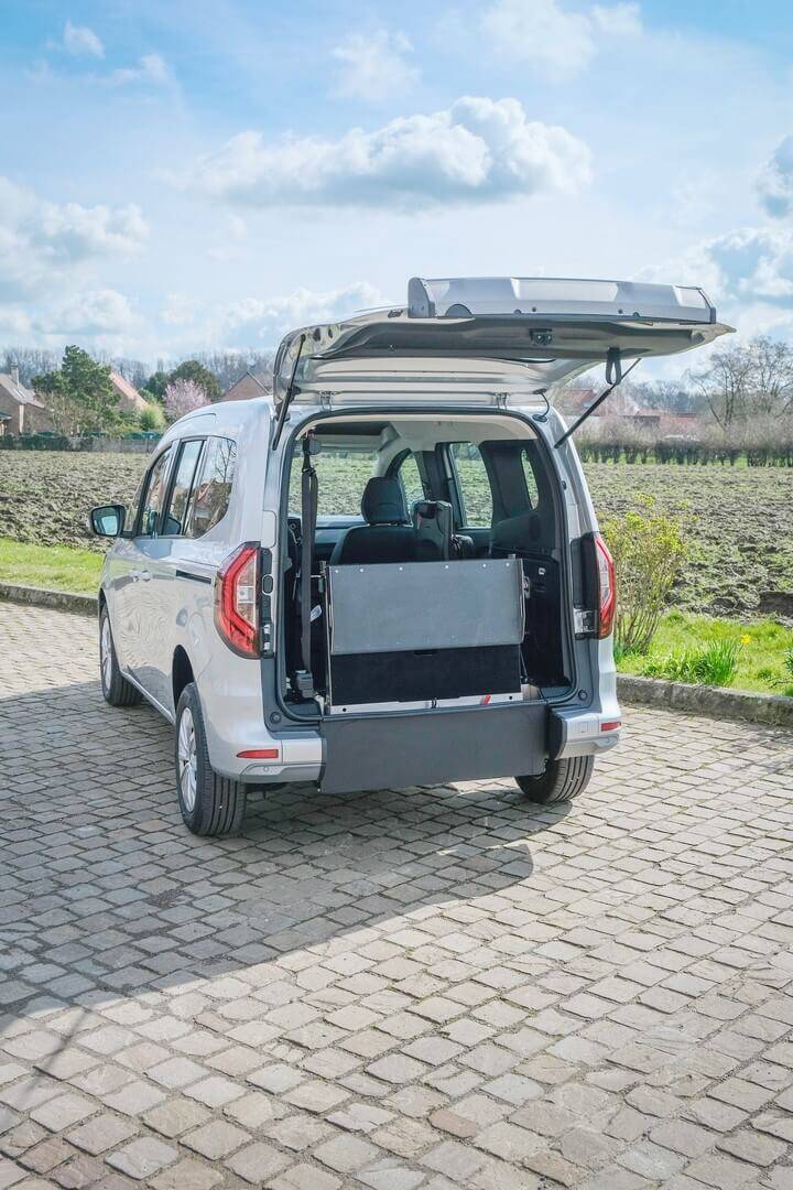 La rampe manuelle de ce Kangoo est facilement maniable