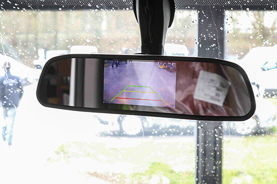Avec la caméra de recul, n'ayez plus peur d'abimer votre voiture quand vous manœuvrez ! Avec la caméra de recul, n'ayez plus peur d'abimer votre voiture quand vous manœuvrez !