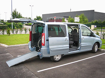 Fiat Scudo aménagé pour le transport d'une personne à mobilité réduite Fiat Scudo aménagé pour le transport d'une personne à mobilité réduite