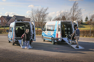 Toute notre gamme de véhicules TPMR : minibus, ludospaces, électriques, occasions, ...