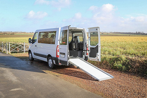 M. et Mme Brunelle sont comblés par leur Renault Master aménagé handicap M. et Mme Brunelle sont comblés par leur Renault Master aménagé handicap
