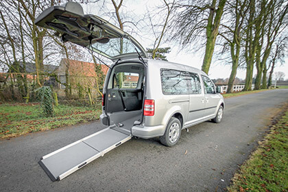M. et Mme Dollet ont acheté chez Handynamic un Volkswagen Caddy Maxi d'occasion... M. et Mme Dollet ont acheté chez Handynamic un Volkswagen Caddy Maxi d'occasion...