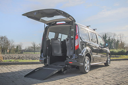 M. et Mme Lamiaud sont très heureux de leur achat d'un Ford Grand Tourneo Connect aménagé handicap ... M. et Mme Lamiaud sont très heureux de leur achat d'un Ford Grand Tourneo Connect aménagé handicap ...