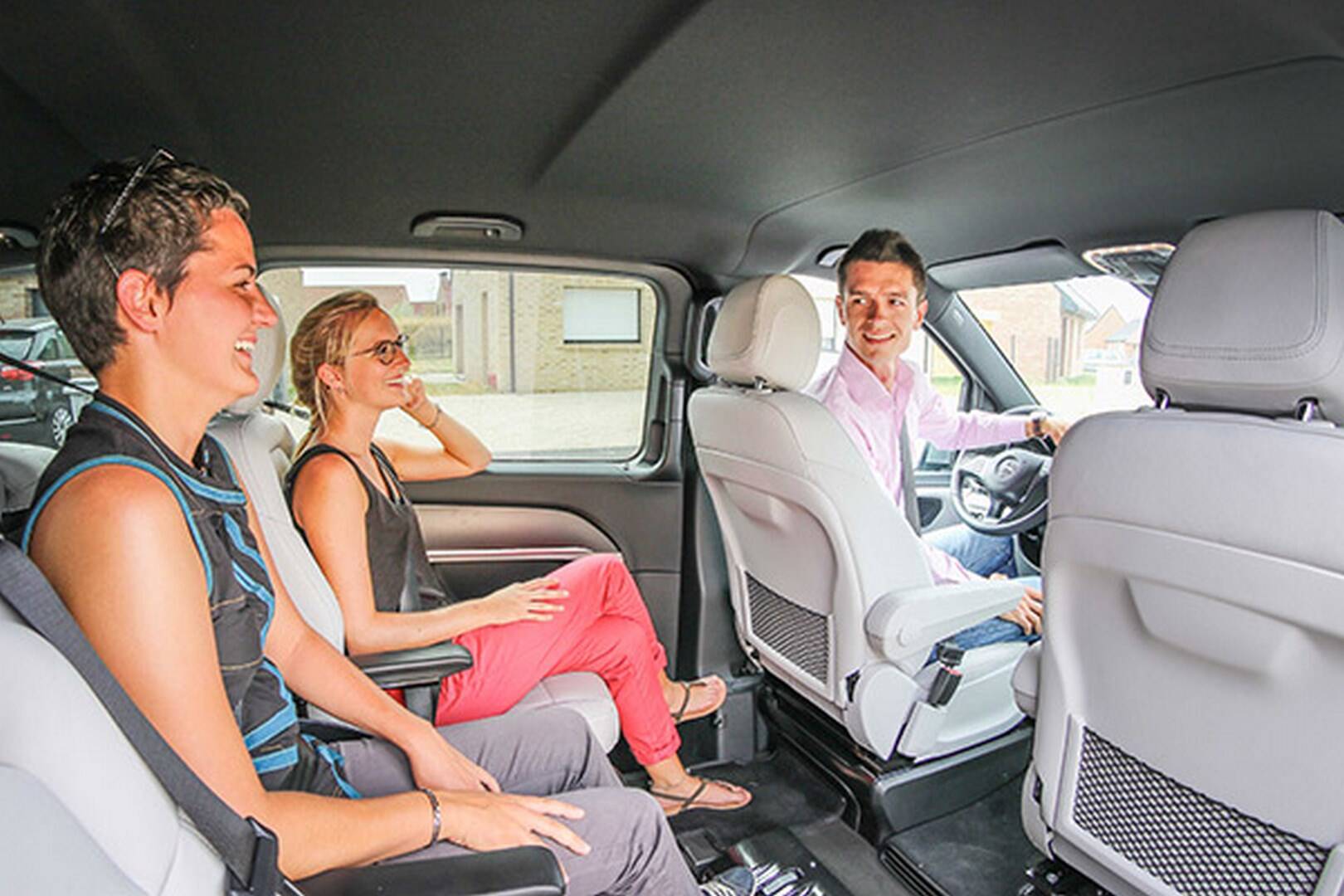 Voyagez confortablement en famille à bord du Mercedes Classe V aménagé handicap Voyagez confortablement en famille à bord du Mercedes Classe V aménagé handicap
