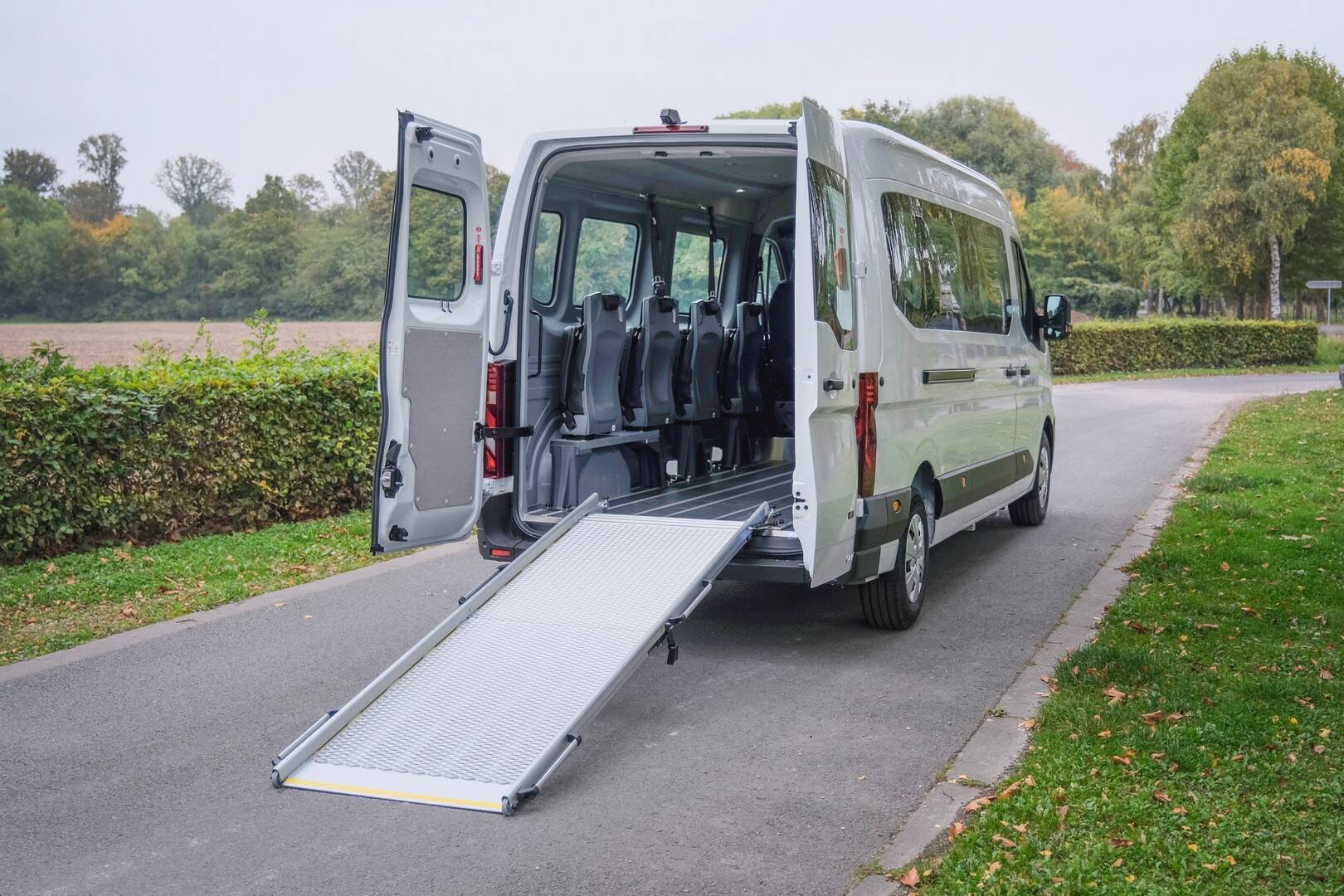 Sa rampe manuelle est simple et fiable à utiliser de manière quotidienne