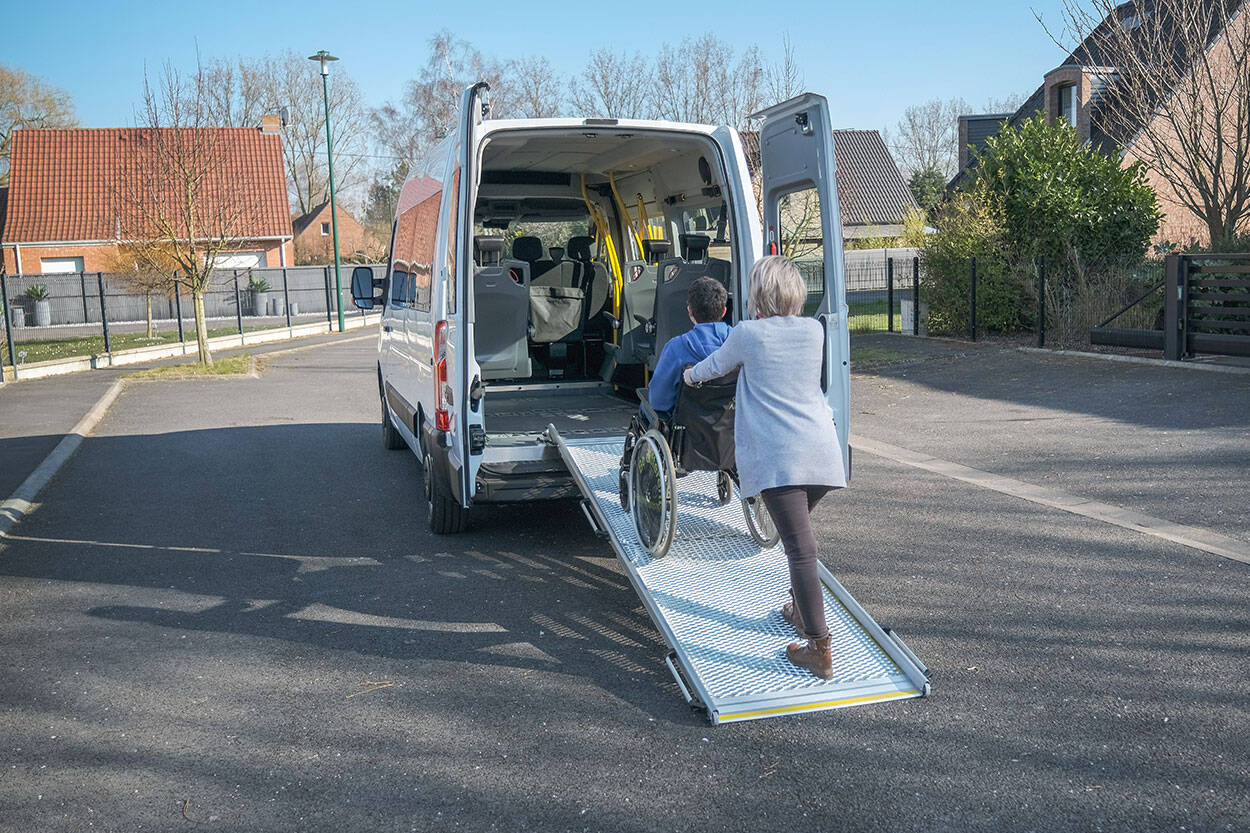 Ce Master e-Tech peut accueillir jusqu'à 4 personnes en fauteuil roulant