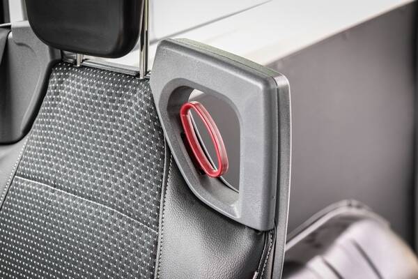 Les sièges Triflex sont très faciles à replier pour moduler l'intérieur de votre Renault Master TPMR en quelques secondes... Les sièges Triflex sont très faciles à replier pour moduler l'intérieur de votre Renault Master TPMR en quelques secondes...