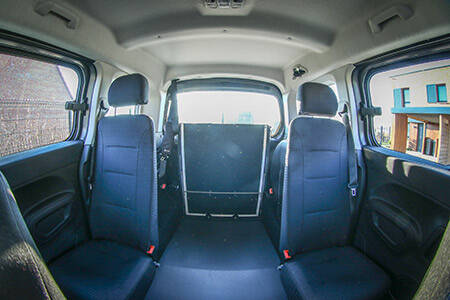 Vous choisissez le nombre de sièges que vous souhaitez avoir dans l'Opel Combo accessible HappyAccess ! Vous choisissez le nombre de sièges que vous souhaitez avoir dans l'Opel Combo accessible HappyAccess !