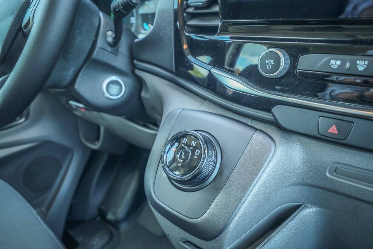 Le Ford E-Transit L3H3 TPMR Triflex Easy possède 4 modes de conduite pour s'adapter à tous vos trajets