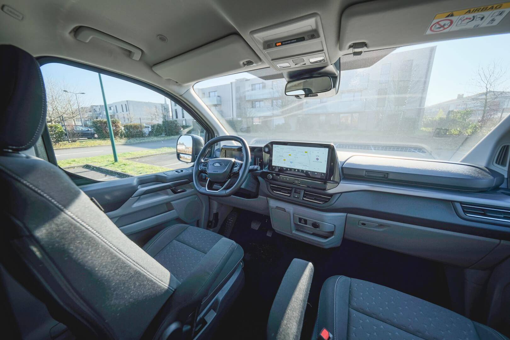La cabine de conduite est spacieuse et bien équipée, pour des trajets agréables sur de courtes comme de longues distances