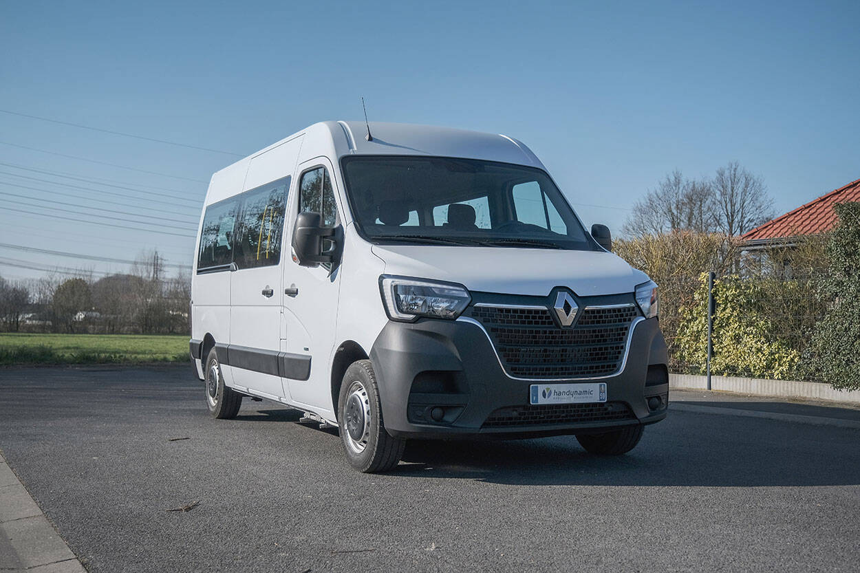 Optez pour un minibus TPMR haut de gamme pour trajets de qualité