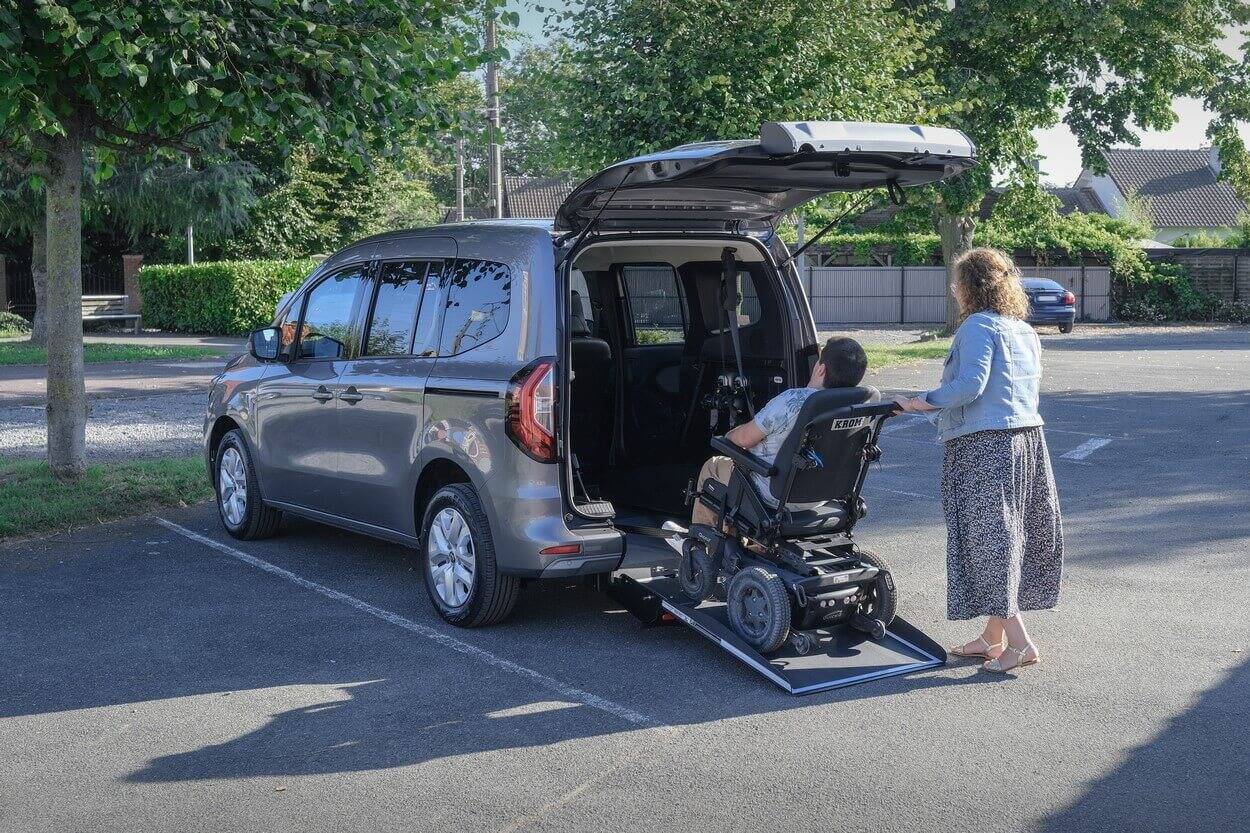 L'arrimage est facilité et rapide à bord du Renault Kangoo Xtra HappyAccess
