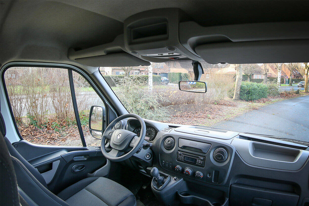 Dans ce minibus TPMR, profitez d'équipements facilitant la conduite avec des commandes qui tombent sous les mains