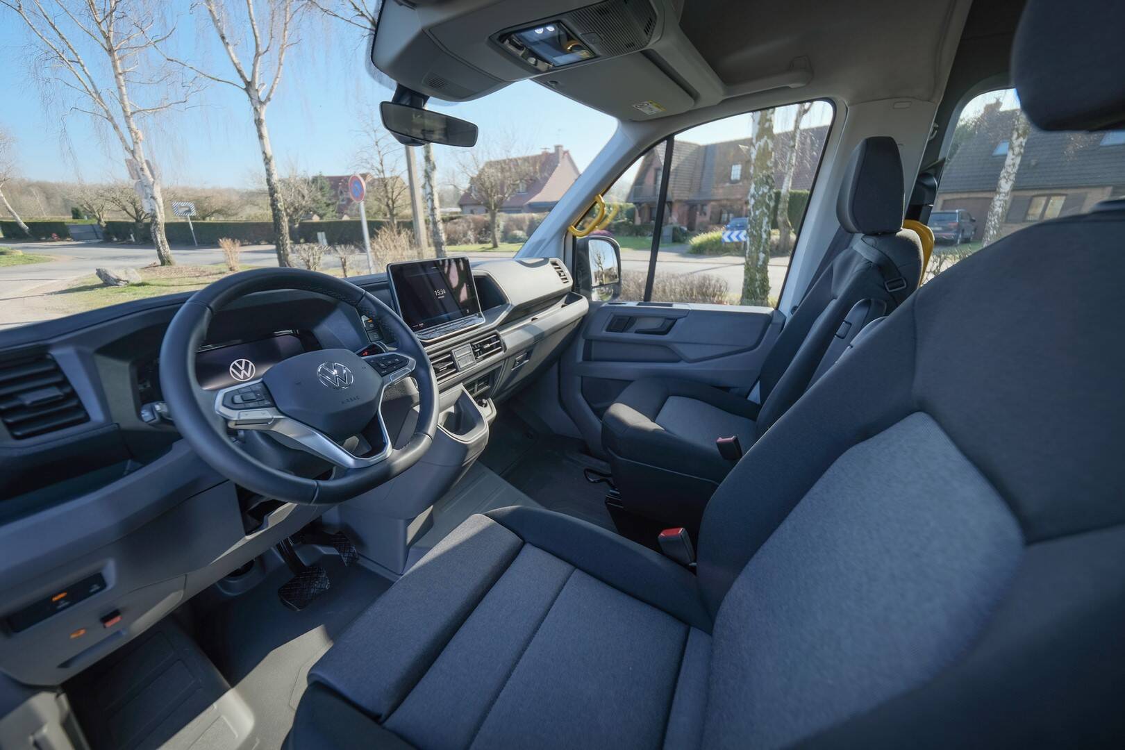 Confort et modernité au poste de conduite de ce Volkswagen Crafter pour une conduite agréable et sécurisée