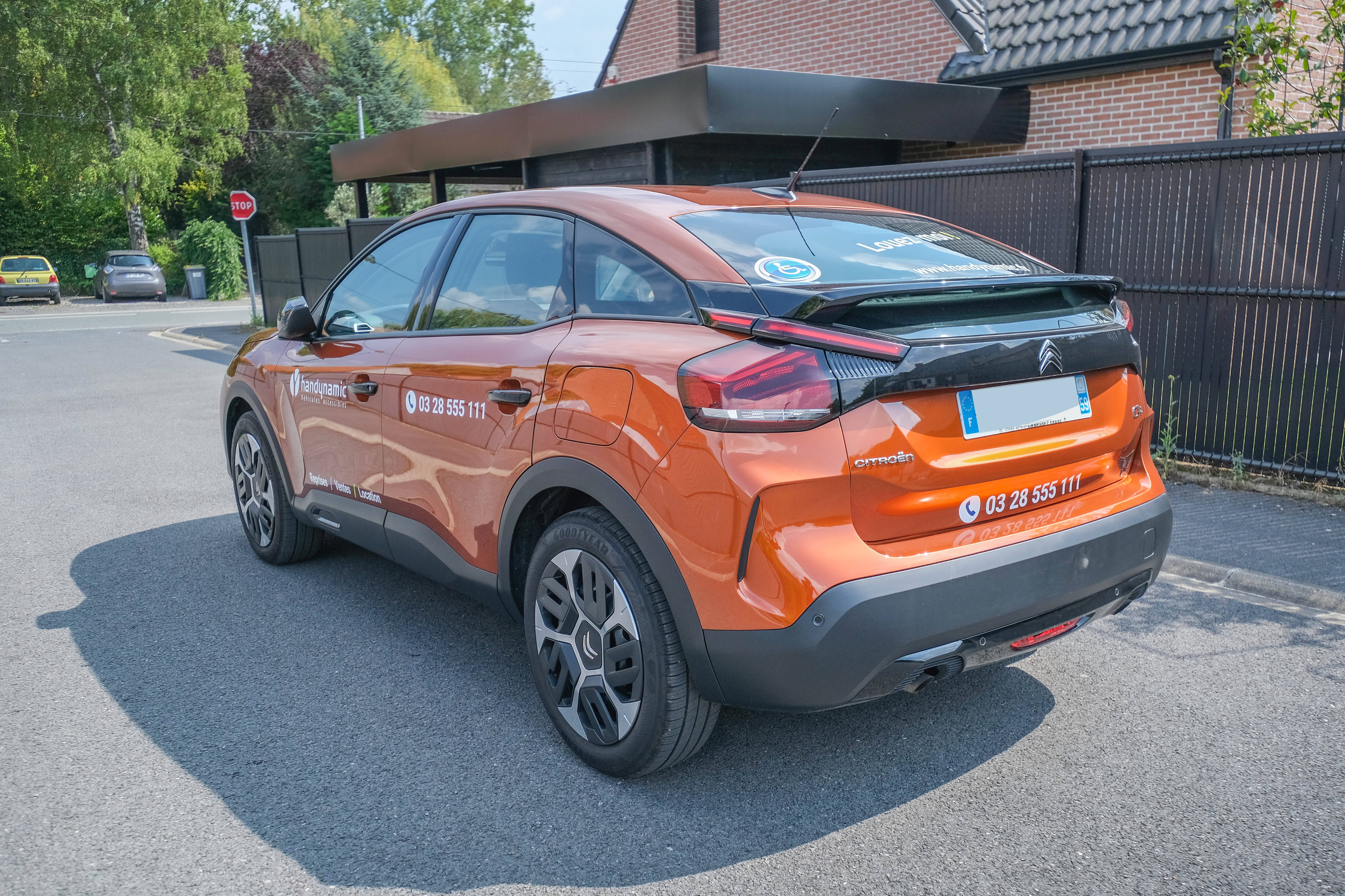 Louez une C4 adaptée au volant et partez où vous le souhaitez !