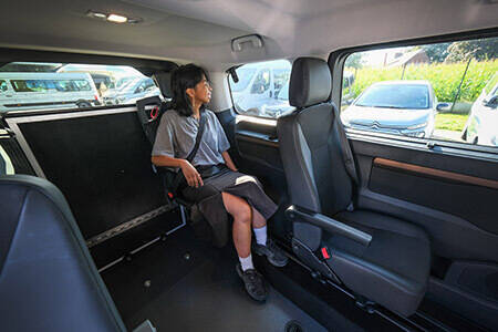 Jusqu'à 2 sièges pivotants additionnels en rang 3 sur le Toyota ProAce Verso TPMR Family HappyAccess Jusqu'à 2 sièges pivotants additionnels en rang 3 sur le Toyota ProAce Verso TPMR Family HappyAccess