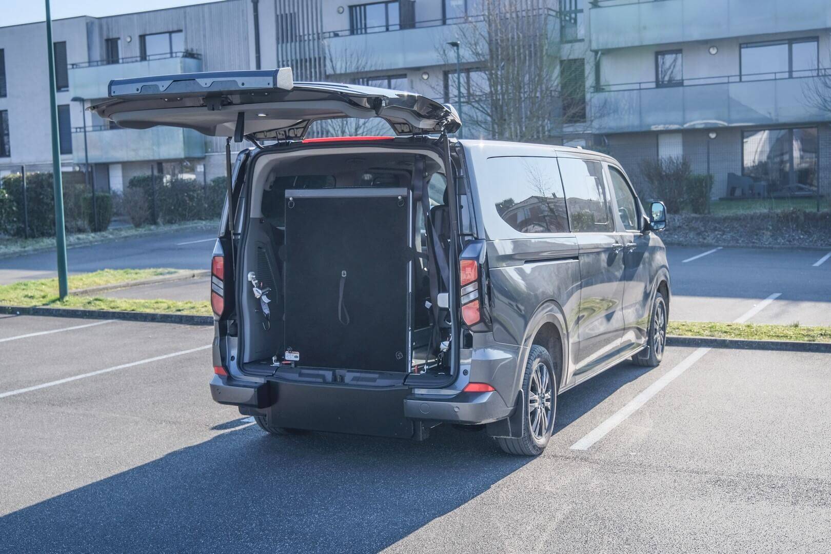 La rampe d'accès manuelle en 1 volet est légère et très pratique à manipuler