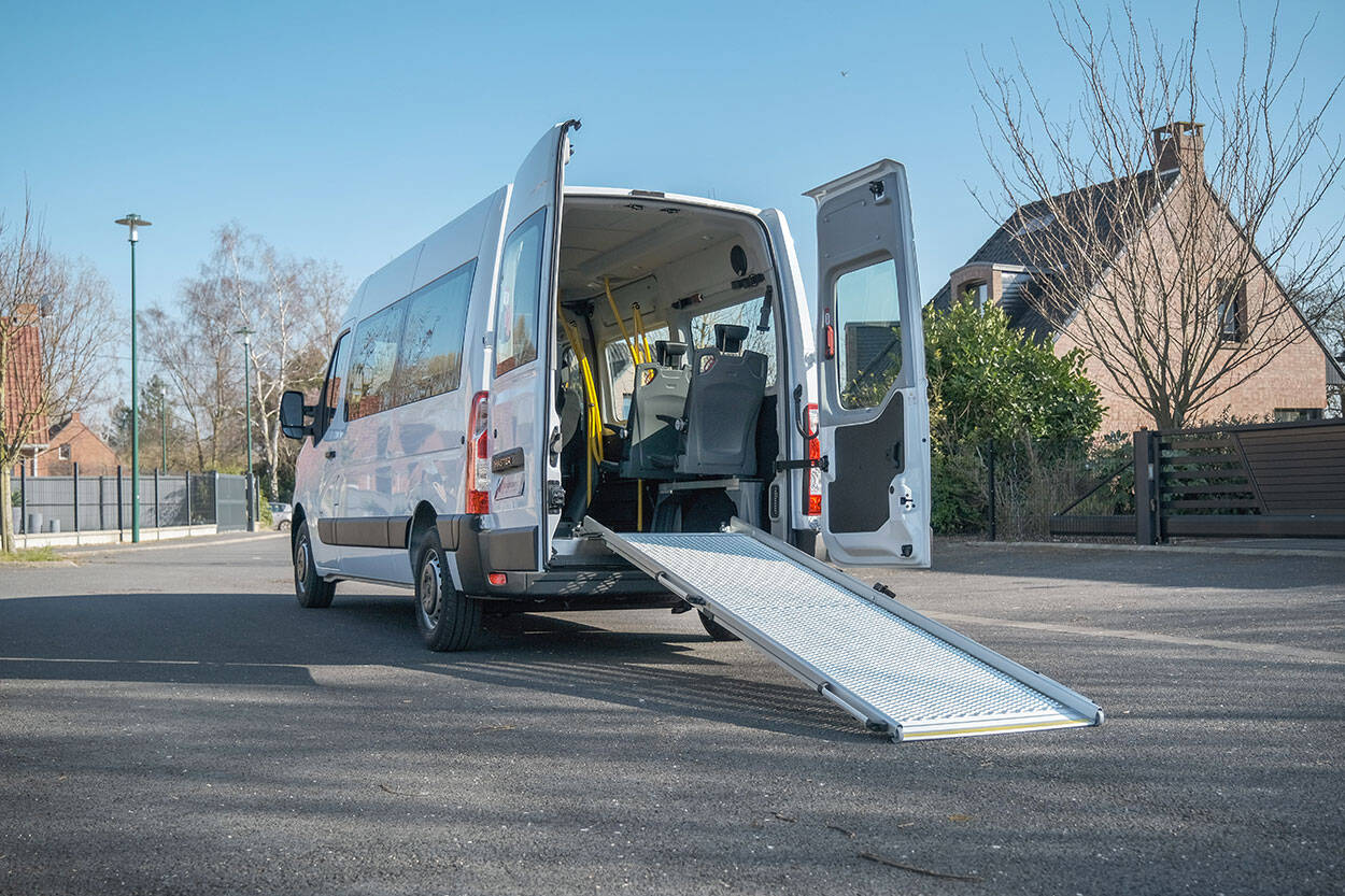 Choisissez un minibus qui allie confort, optimisation des trajets et facilité d'utilisation