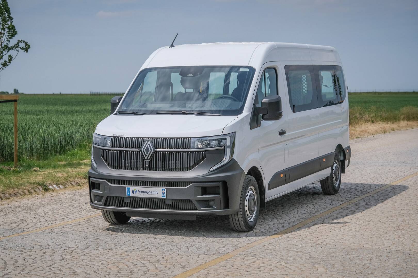 Récemment restylisé, moderne et bien équipé, le Renault Master aménagé TPMR est un bon allié pour votre quotidien