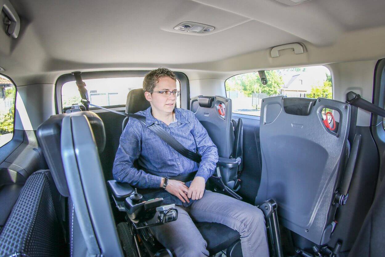 Grâce au volume intérieur important du Citroën SpaceTourer, le passager à mobilité réduite profite d'un bel espace