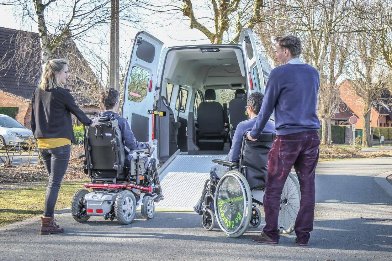 Le Ford Transit Custom Ecoline peut accueillir jusqu'à 4 passagers à mobilité réduite