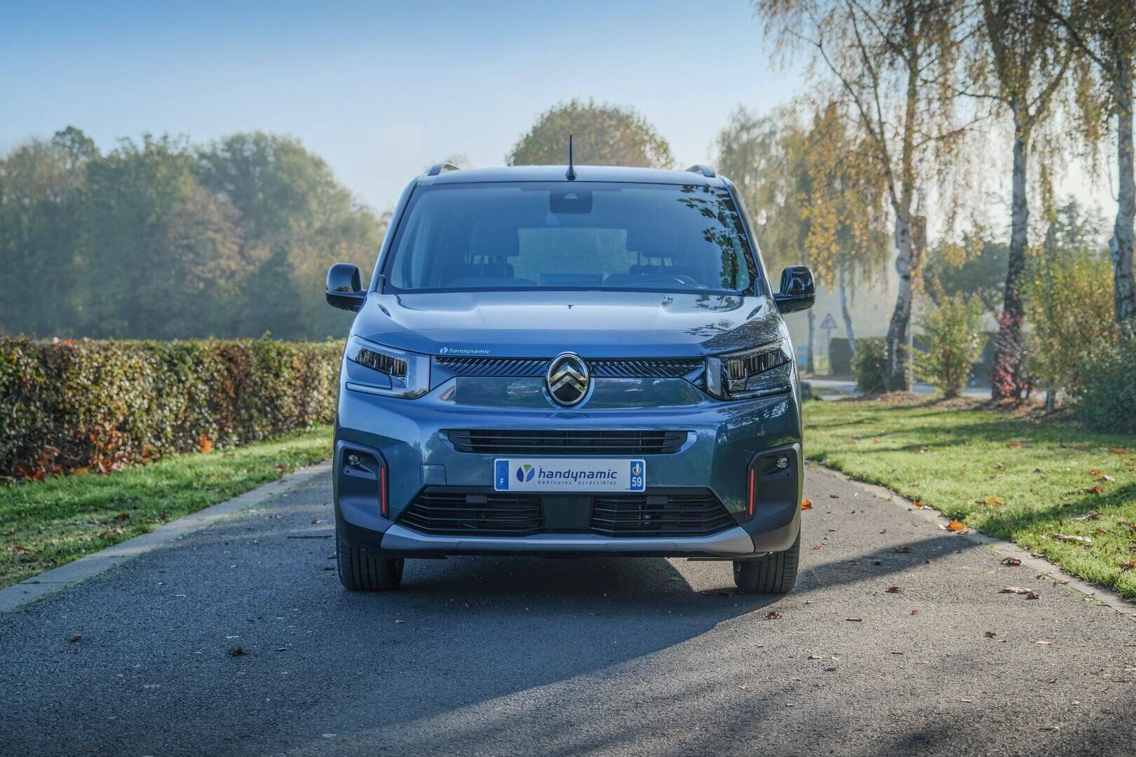 Citroën Berlingo Xtra HappyAccess, le top de l'accessibilité avec son décaissement XL, une rampe d'accès repliable dans le coffre et 3 places assises permanentes