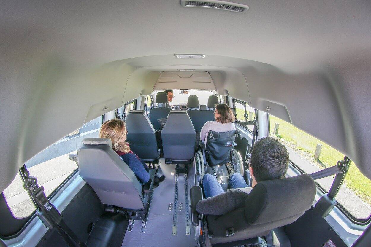 Ou encore six places assises (chauffeur inclus) et deux emplacements PMR