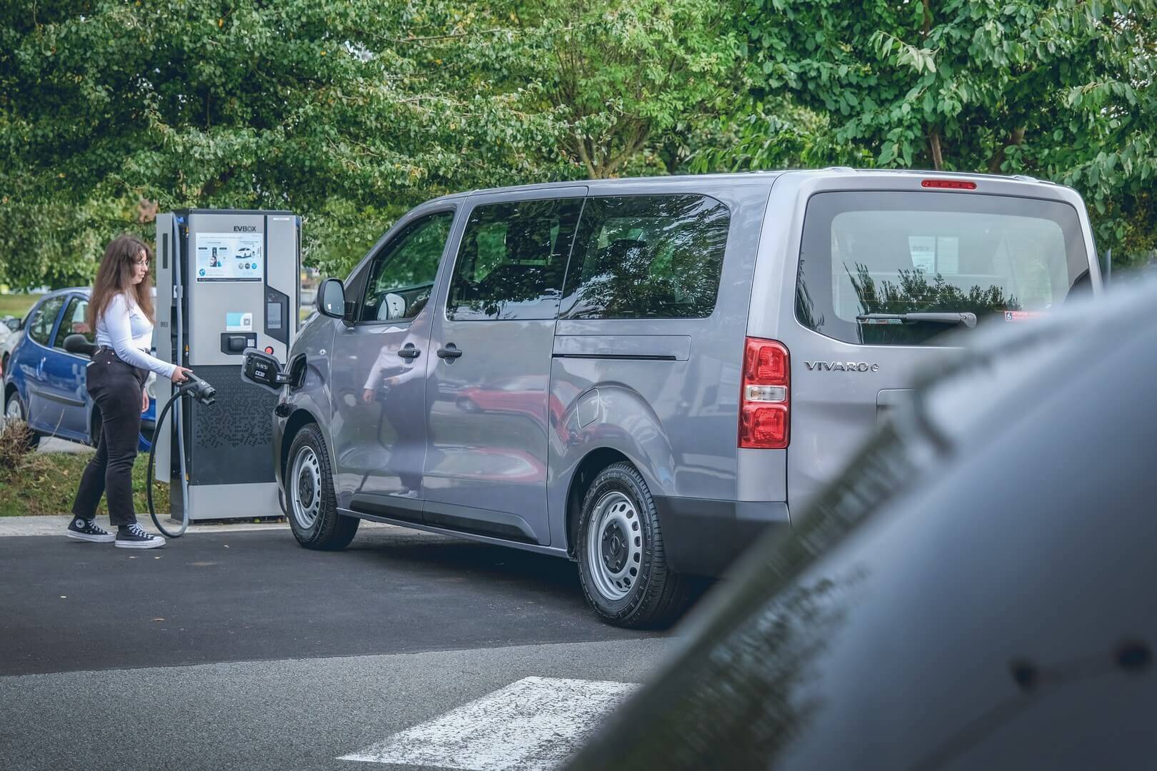 Le moteur 100 % électrique du Vivaro-e lui confère un silence de voyage et une grande autonomie