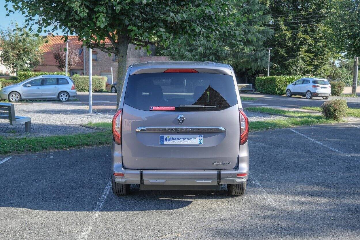 Discrétion de l'aménagement et bonne visibilité de la lunette arrière grâce à la rampe HappyAccess