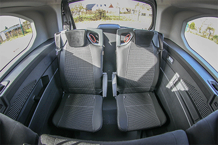 Choisissez le nombre de places assises à bord de votre Berlingo Maxi aménagé Xtra SimplyAccess ! Choisissez le nombre de places assises à bord de votre Berlingo Maxi aménagé Xtra SimplyAccess !