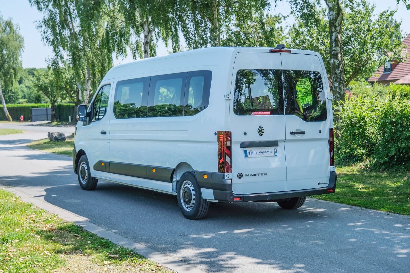 Avec son grand gabarit, le Renault Master L3H2 TPMR se montre accueillant pour vos passagers