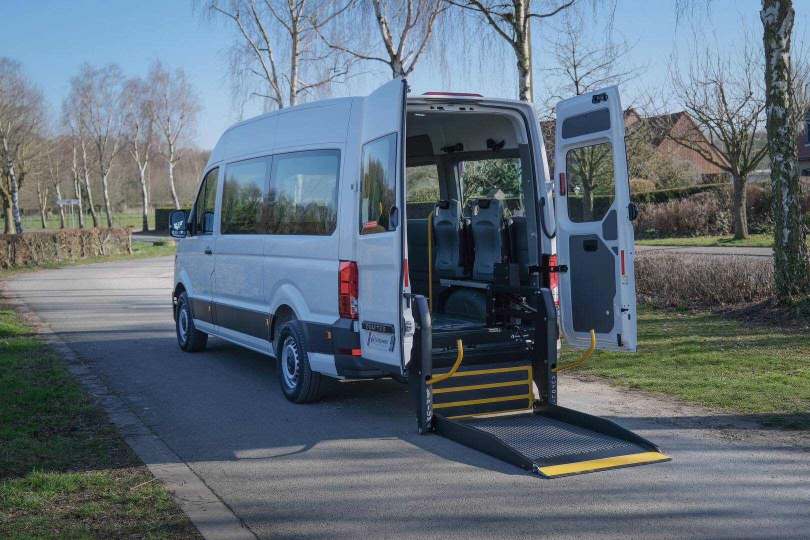 Ce modèle est équipe d'un hayon élévateur, très pratique pour les usagers en fauteuil roulant électrique