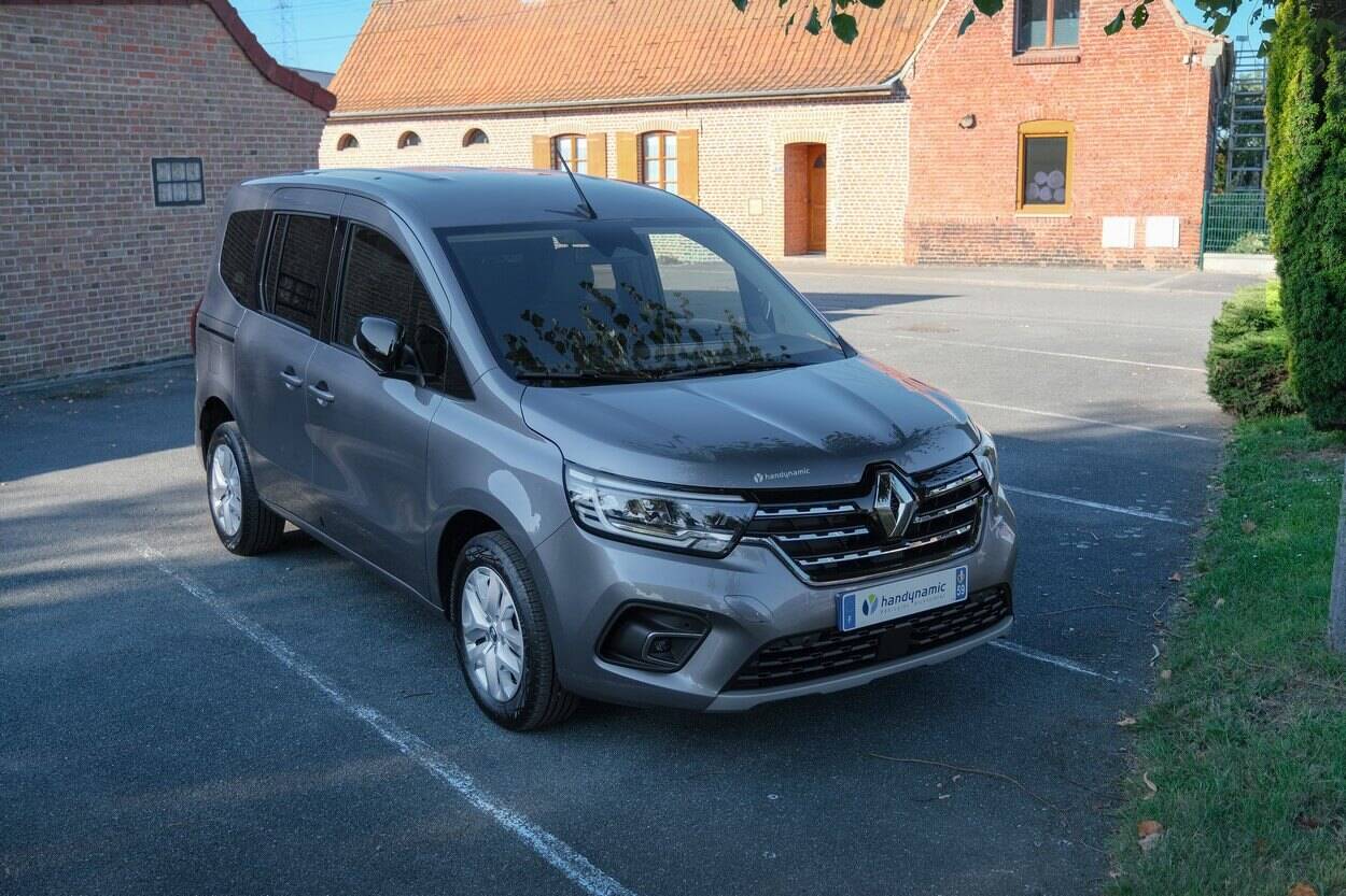 Découvrez les nouvelles lignes modernes et dynamiques du Renault Kangoo TPMR 